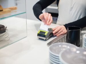 Cloud-Kasse oder lokali Serverlösig? De Praxisverglich für Schwiizer KMU